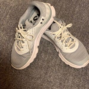 Under armor women’s running shoes,     size 8 1/2